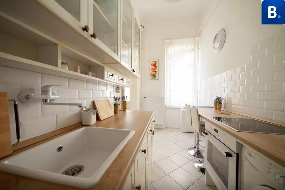 Jokai Apartment *